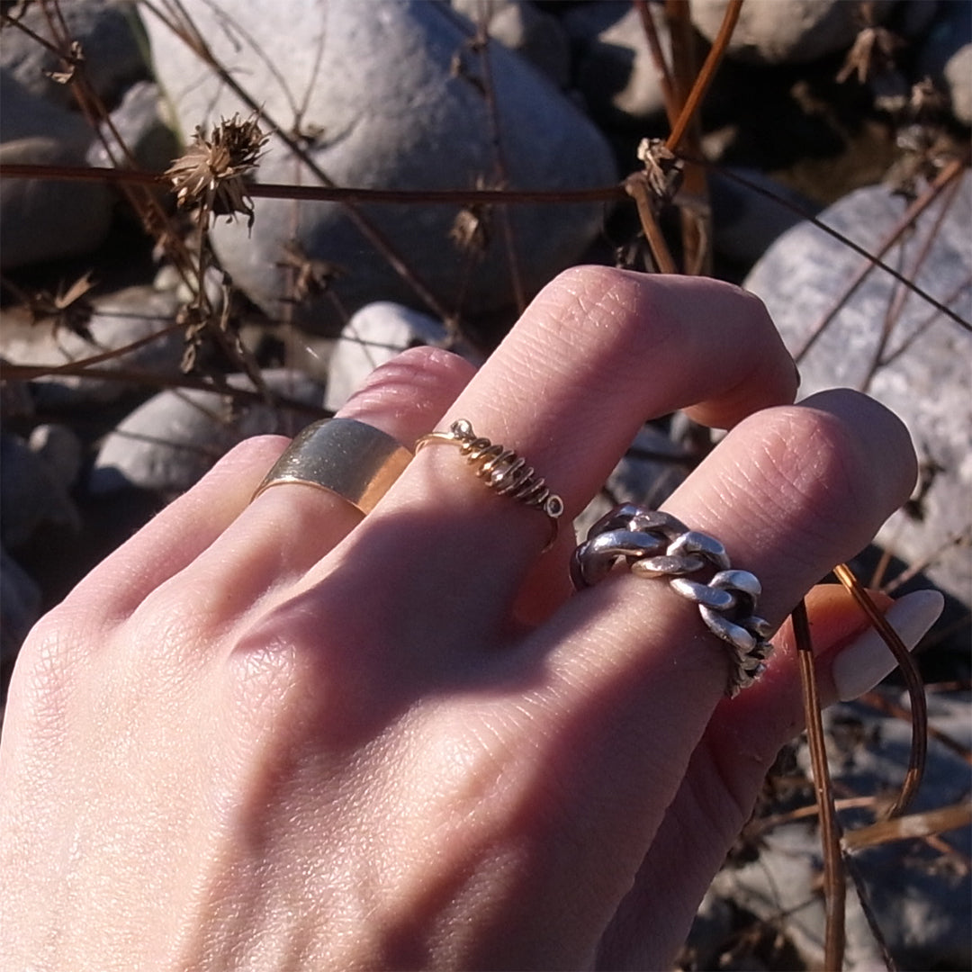 coil ring with dia meet akoya
