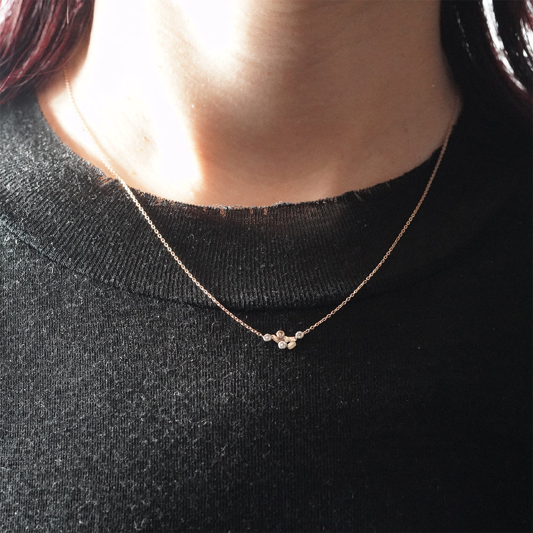 the kiss necklace 01