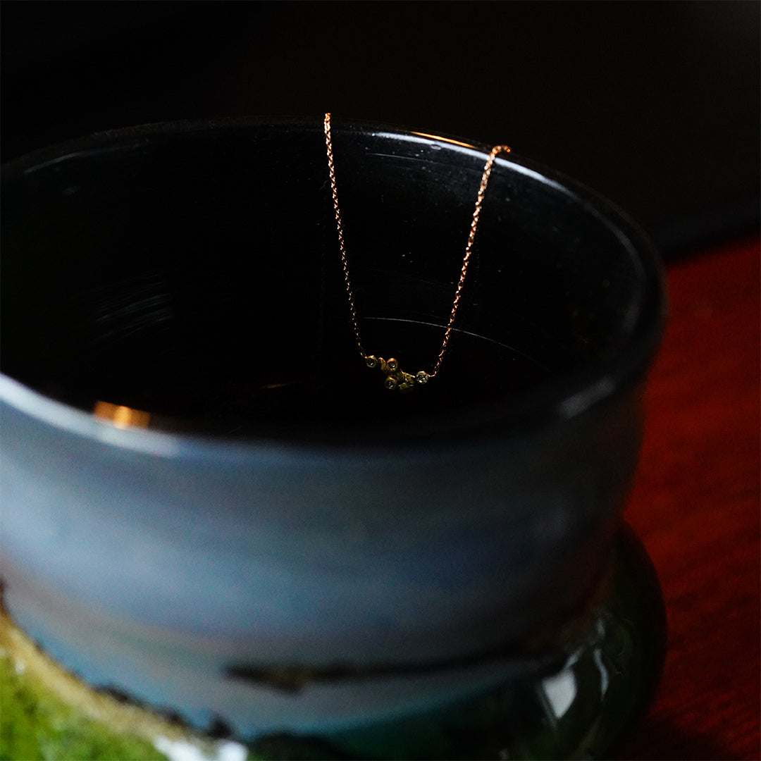 the kiss necklace 01