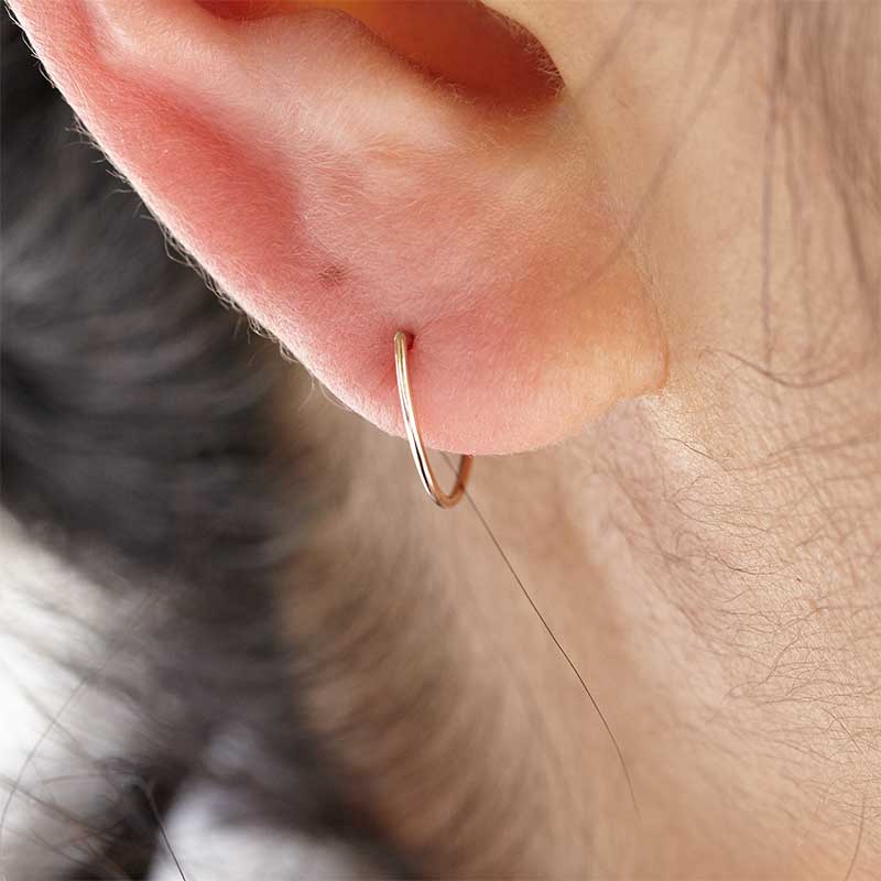 26 letters earring "D"