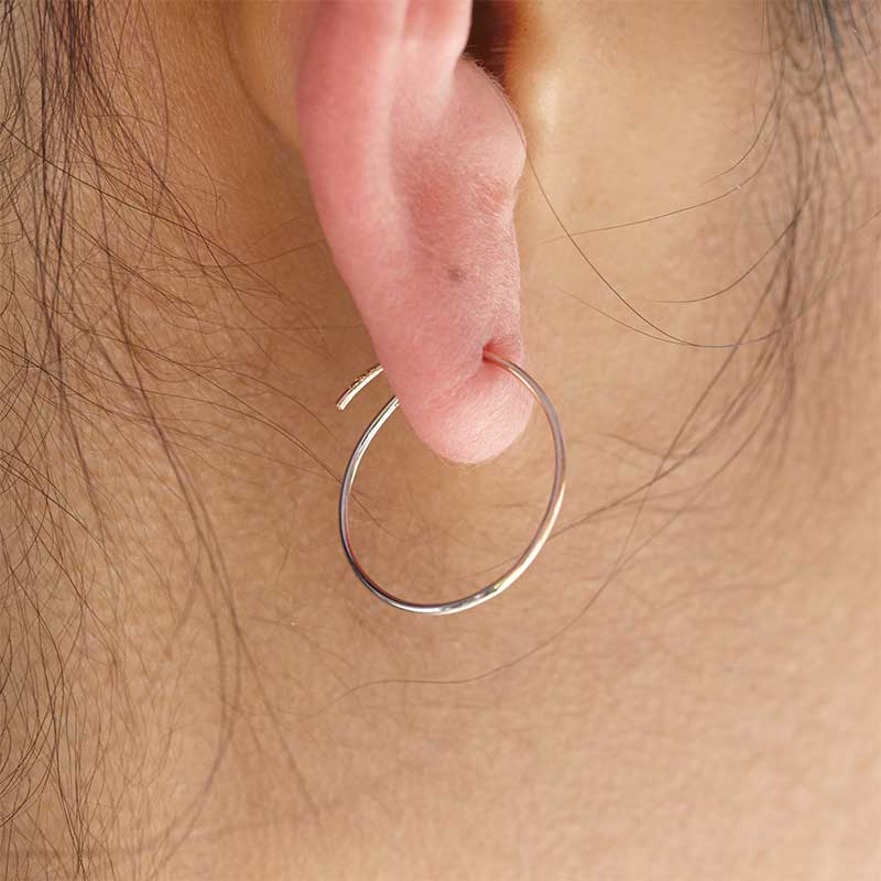 26 letters earring "O"