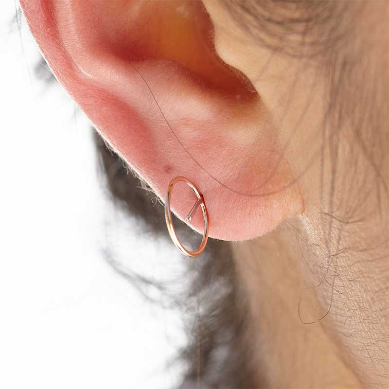26 letters earring "Q"