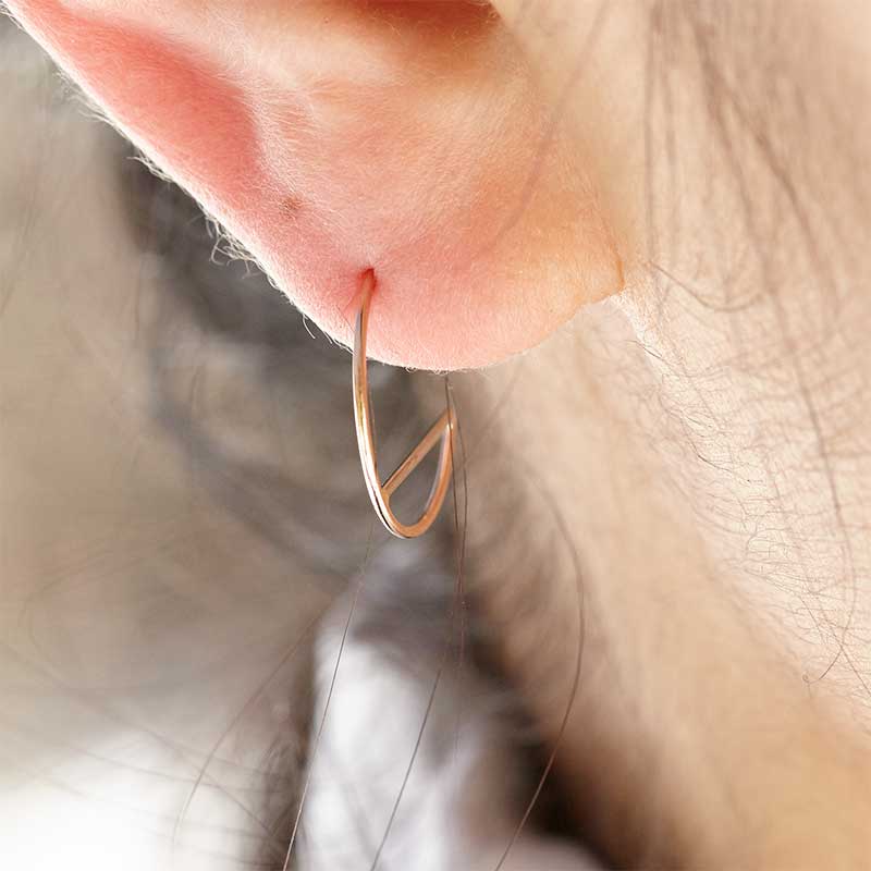 26 letters earring "E"