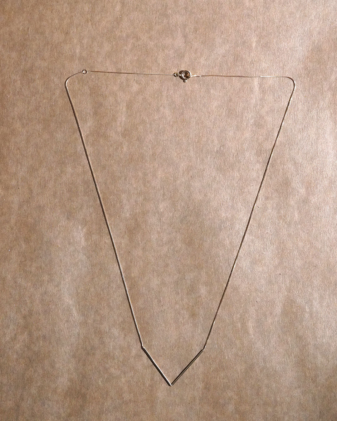 bar necklace edge