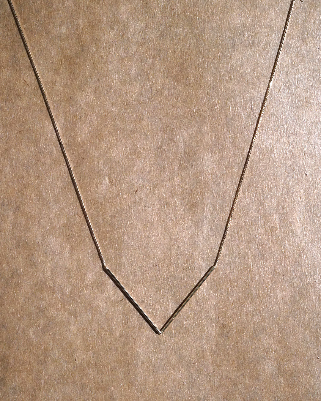 bar necklace edge
