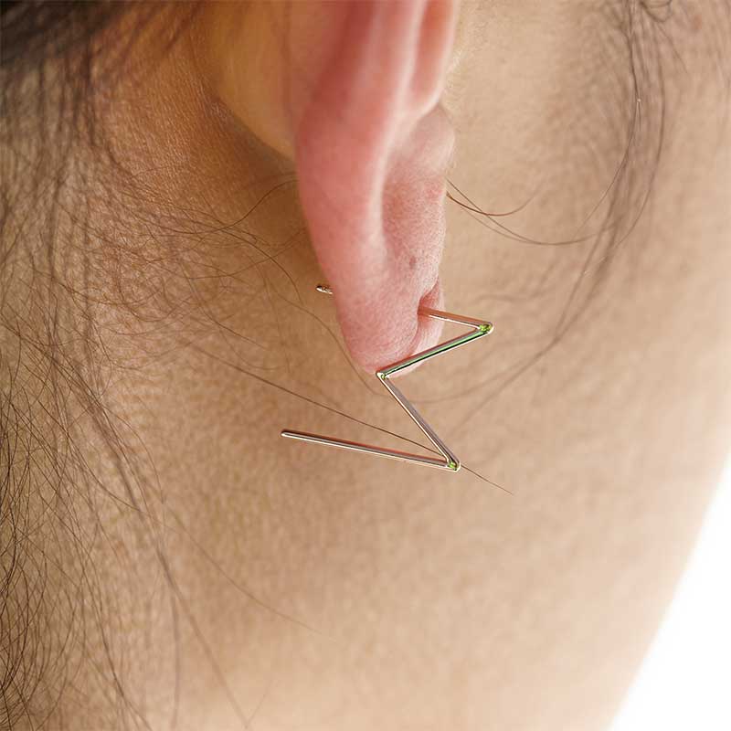 26 letters earring "M"