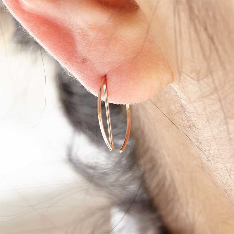 26 letters earring "E"