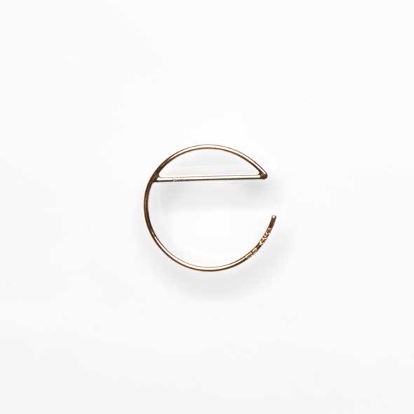 26 letters earring "E"